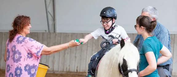 Junge auf Pferd