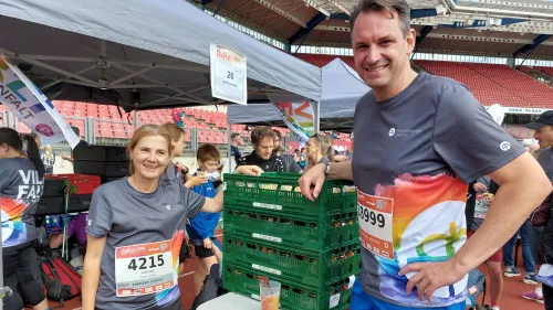 Die Mitglieder des Rummelsberger Vorstandes Diakonin Christine Meyer und Dr. Tobias Gaydoul beim B2Run.
