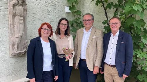 v.l.n.r..: Dekanin Christiane Murner, Einrichtungsleiterin Heike Schmidt-Neumeyer, Karl Schulz, Vorstand Dienste, und Josef Bauer, stellvertretender Landrat