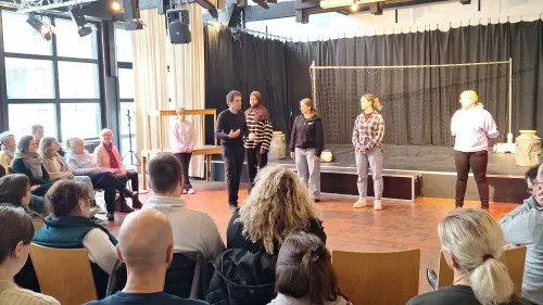 Publikum und SchauspielerInnen sprechen über das Stück 